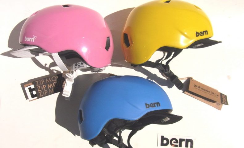 オシャレで安全性抜群 スノーボードキッズ用ヘルメットを失敗しない選び方 スノーボード スキー用品の紹介 Snow Goods